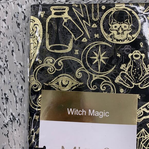 Halloween Spirit Mint & Ivy Metallic Witch Magic Palmistry 52 X 70 Tablecloth - Picture 3 of 6